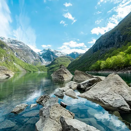 Central Stay Odda * Odda